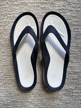 Crocs Womens Swiftwater Flip flops Size 9 Navy/White